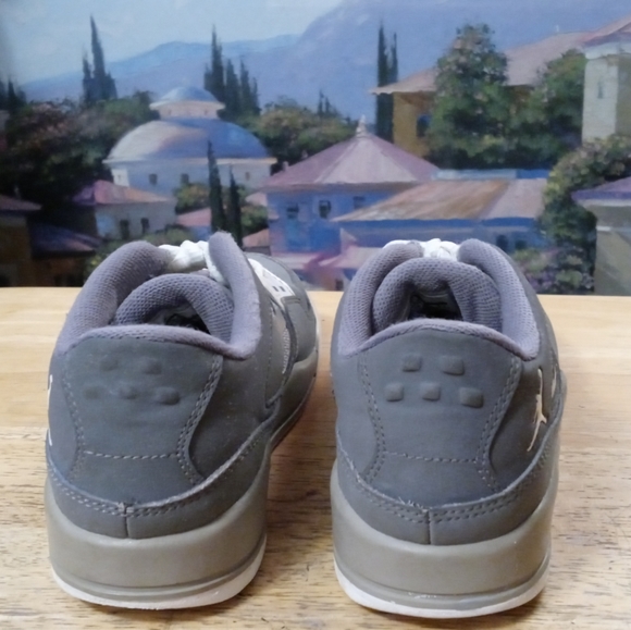 🏀Nike Air jordan flight 23,Size 2Y 🎢🎒Like 🆕New!, A Nice Gift Giving Item. 🎊 - Picture 2 of 11